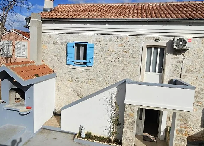 Punta Bjanca Stone House 벨리 라트