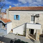 Punta Bjanca Stone House 韦利拉特