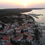 Punta Bjanca Stone House 韦利拉特