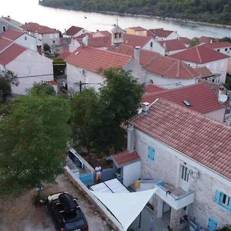 Punta Bjanca Stone House * 韦利拉特
